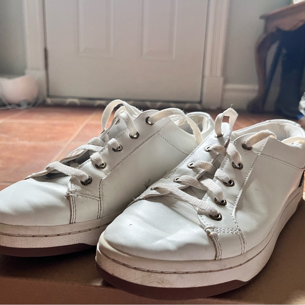 White Sperry sneakers like new with box. Size 8.5.